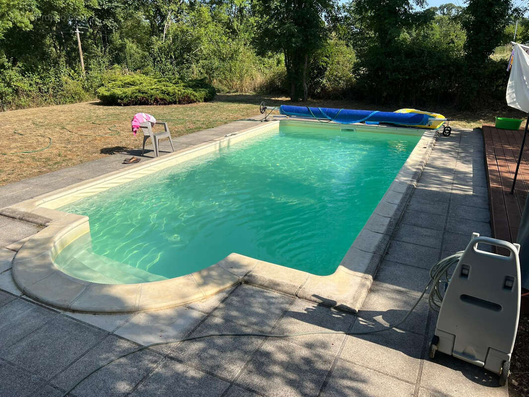 Maison à CHERVES-CHATELARS