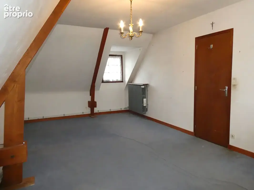 Maison  avec sous - sol  complet et un beau terrain avec un puits. - photo 4