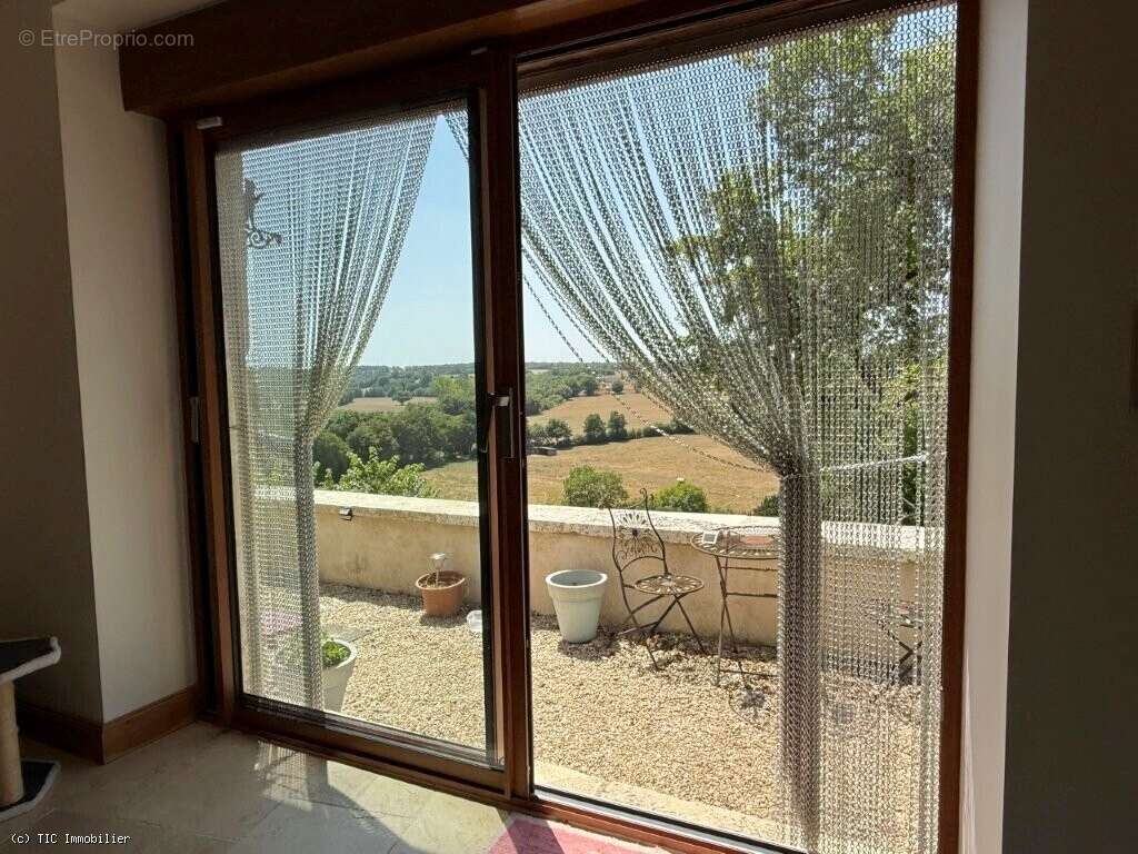 Maison à CHARROUX