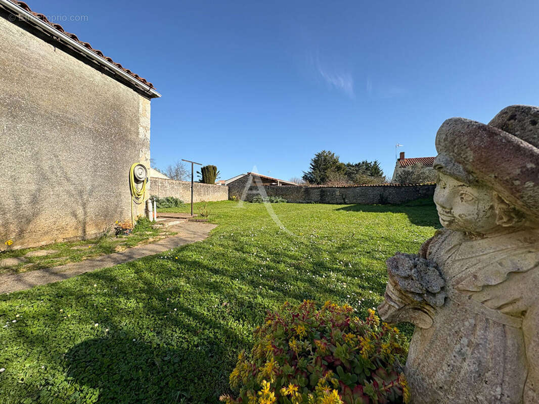 Maison à NALLIERS
