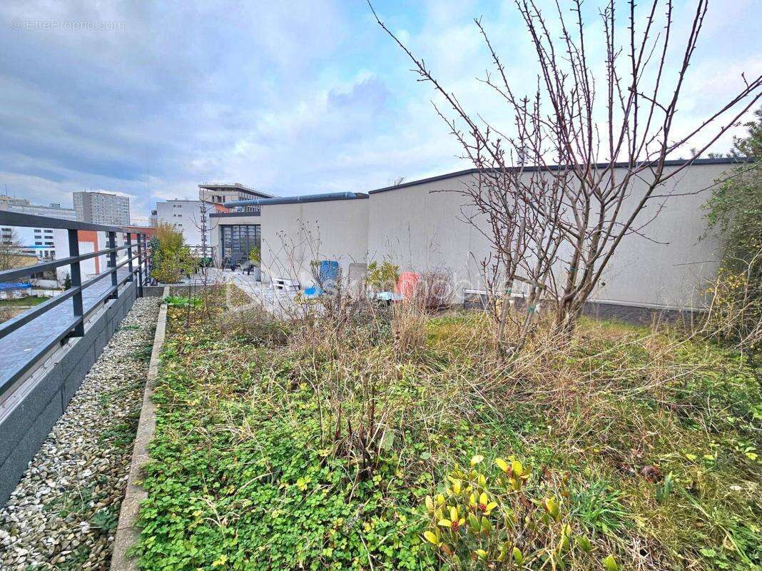 Métro Mairie DUPLEX dernier étage avec Terrasse ROOFTOP de 78m² SUD parking cave DPE C - photo 5