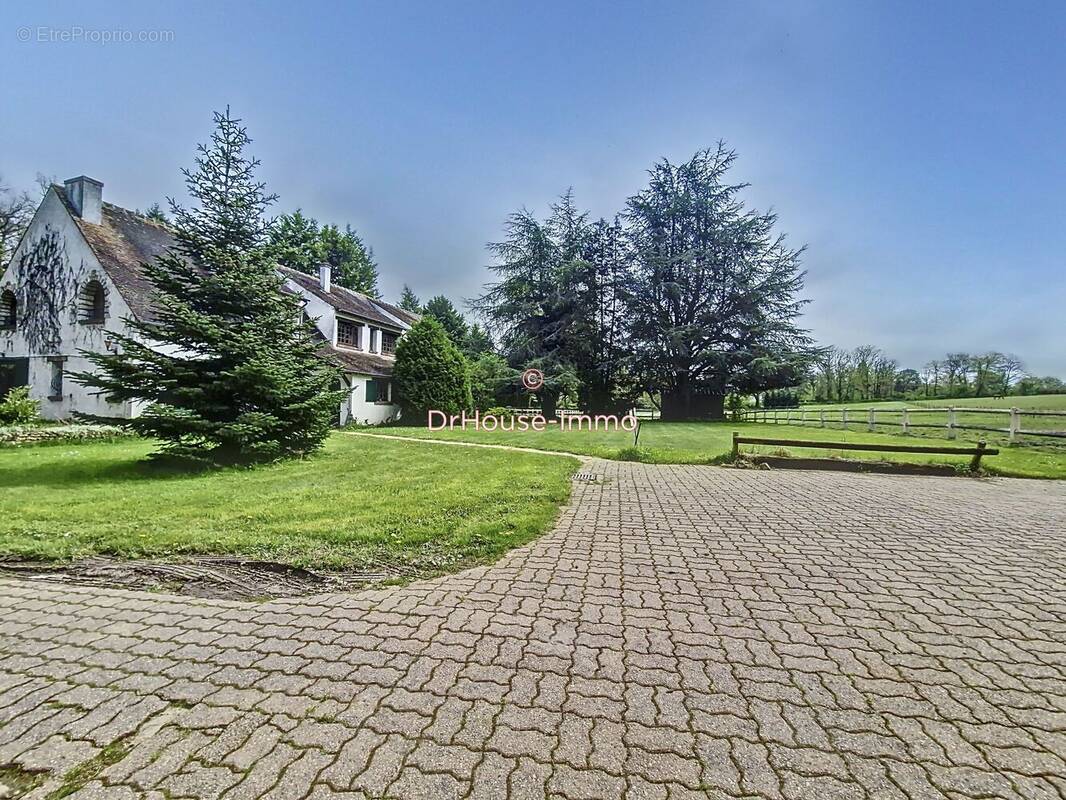 Maison à POIGNY-LA-FORET