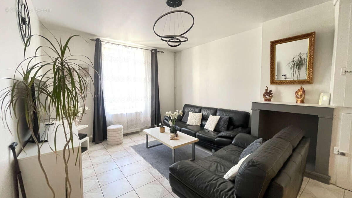 Maison à PONT-EVEQUE