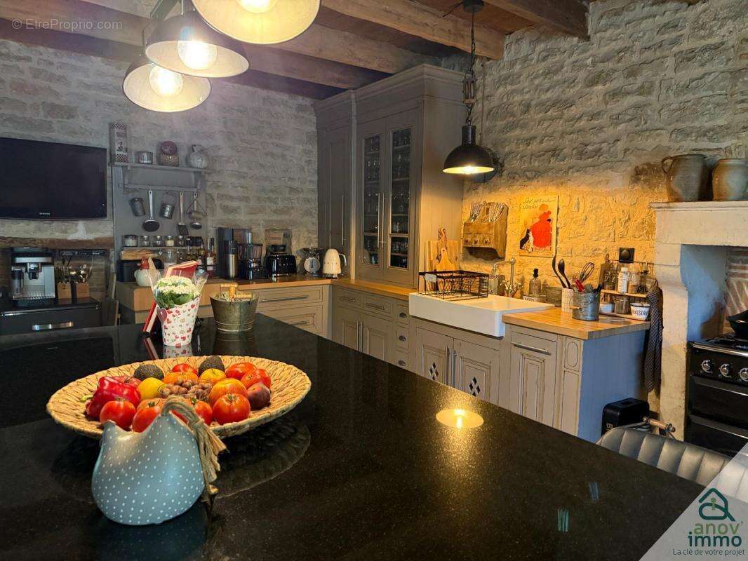 Maison à NANTEUIL-EN-VALLEE