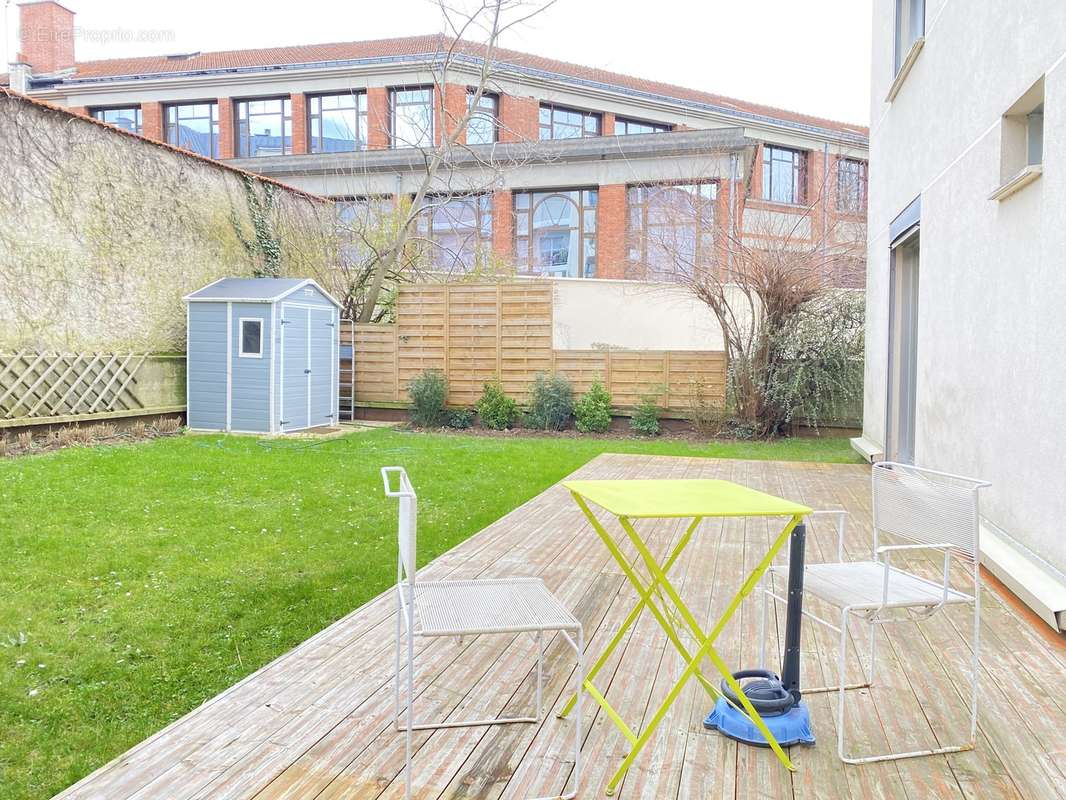 Grande terrasse et grand jardin