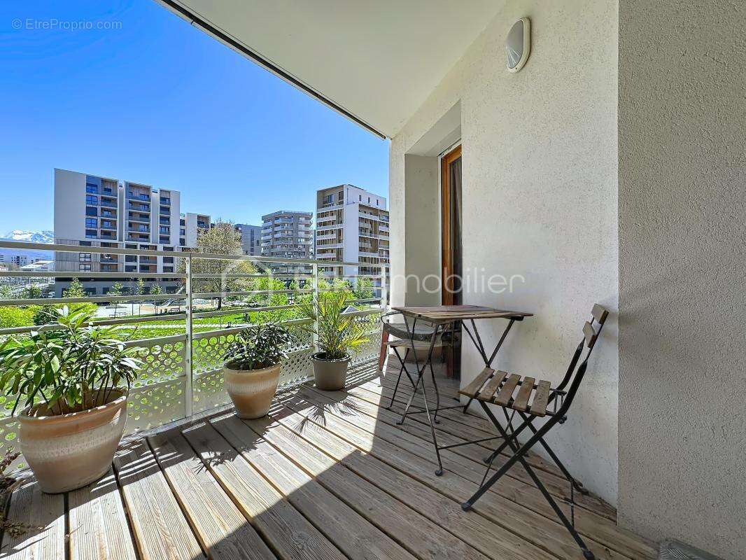  T3 lumineux avec terrasse – 67,5 m² – Presqu’île de Grenoble (2015) - photo 5