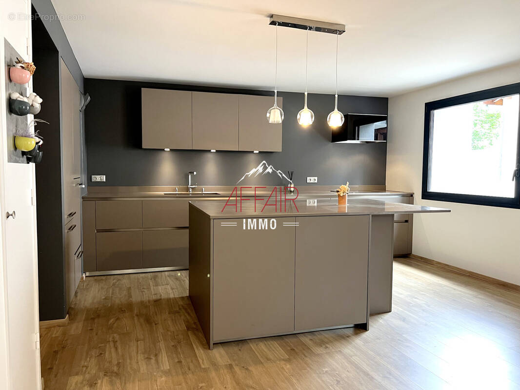 Appartement à COLLONGES-SOUS-SALEVE
