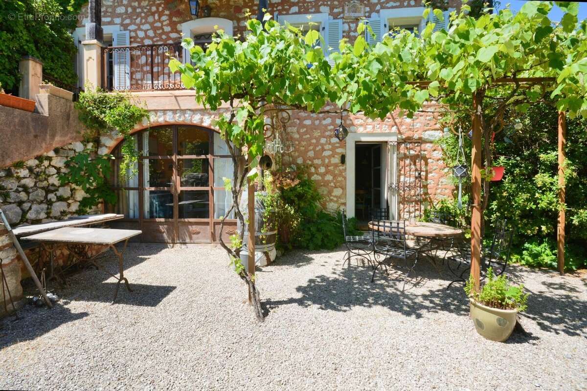 Maison à ROQUEFORT-LES-PINS