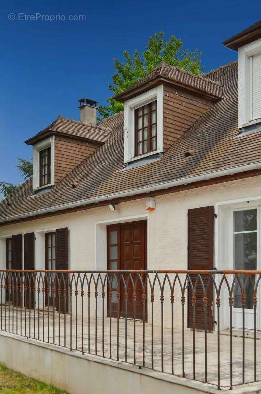 Maison à LE MESNIL-SAINT-DENIS