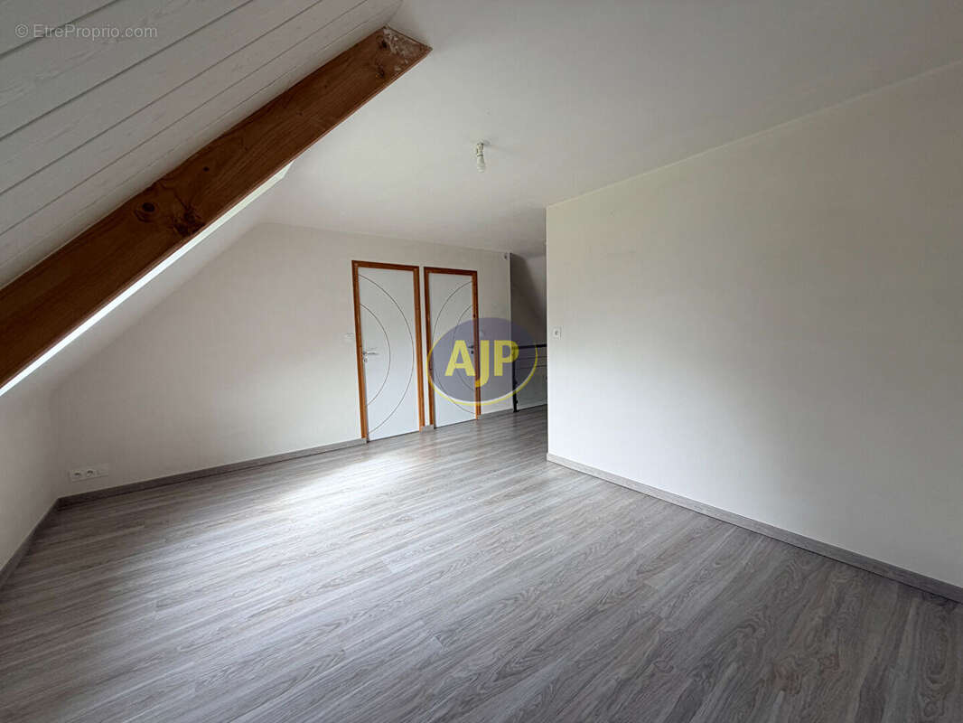 Maison à LA CHAPELLE-DE-BRAIN