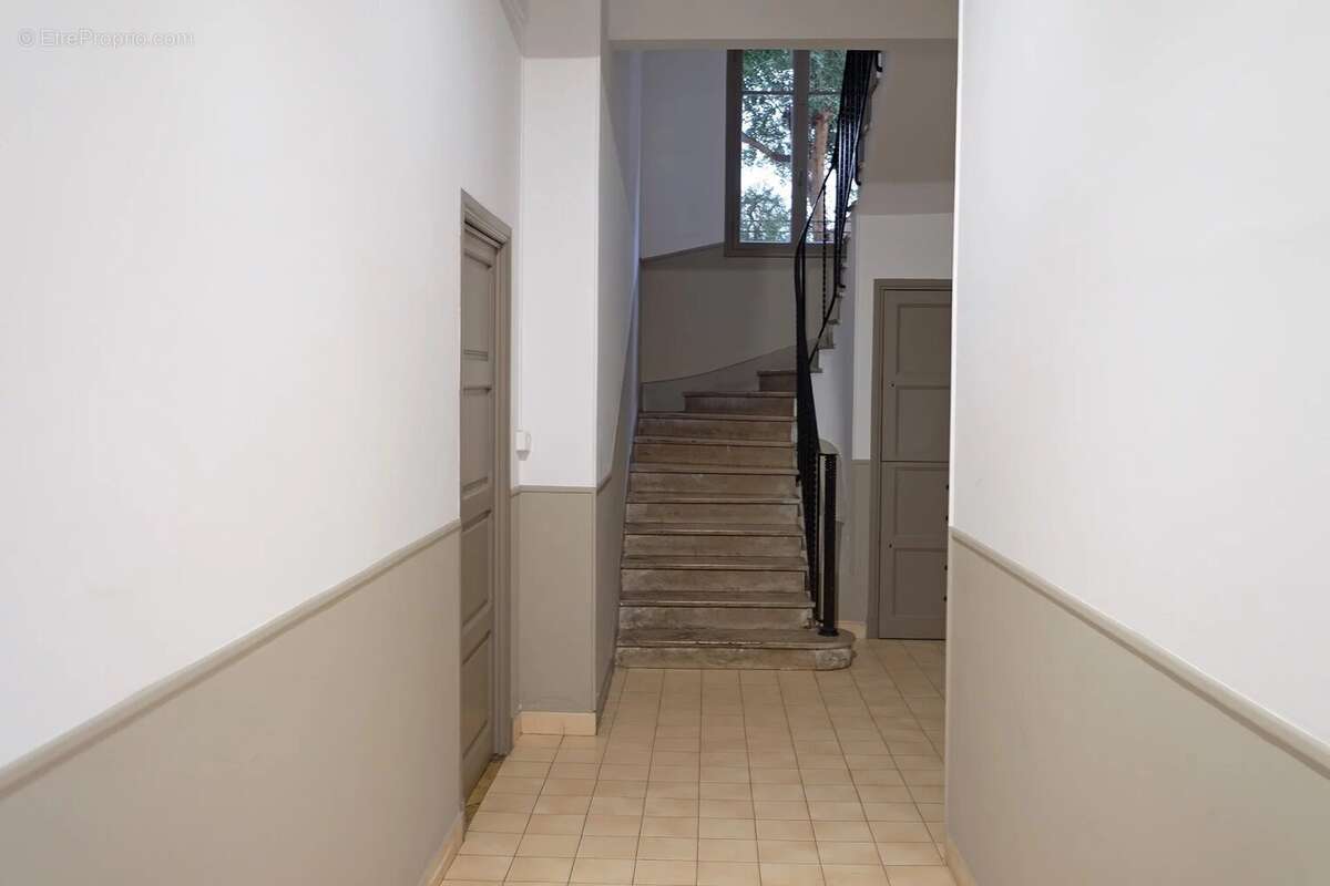 Appartement à SAINT-LAURENT-DU-VAR