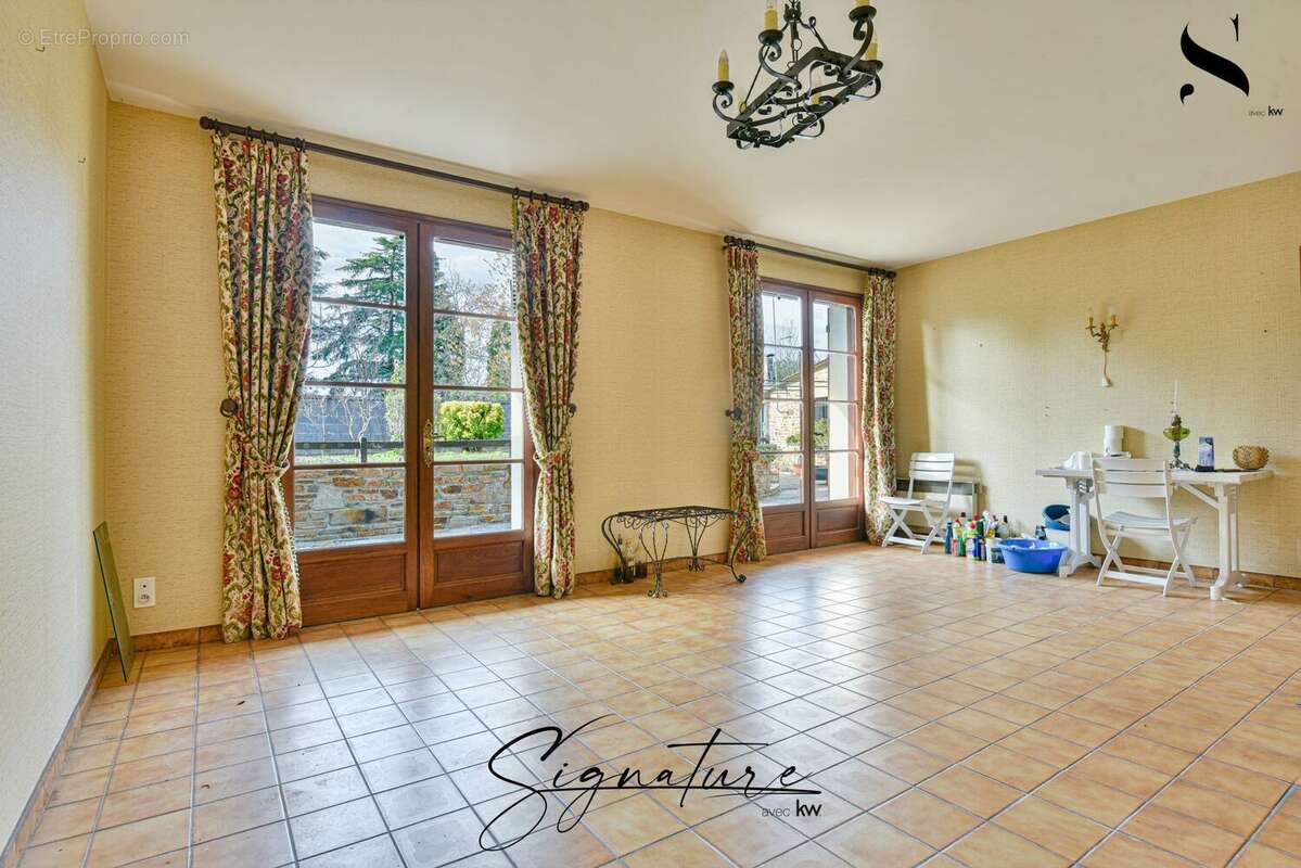 Maison à SAINT-YRIEIX-LA-PERCHE