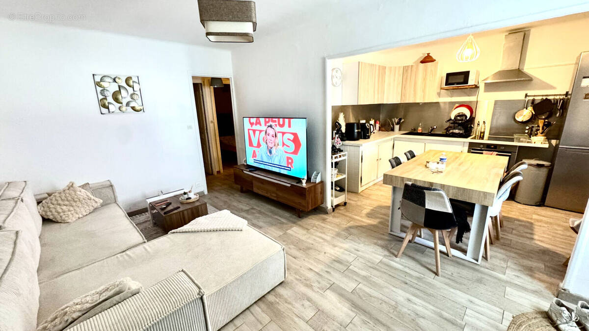 Appartement à ENTRAIGUES-SUR-LA-SORGUE