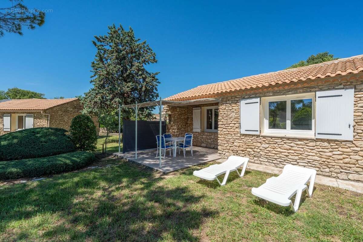 Maison à LA ROQUE-SUR-PERNES