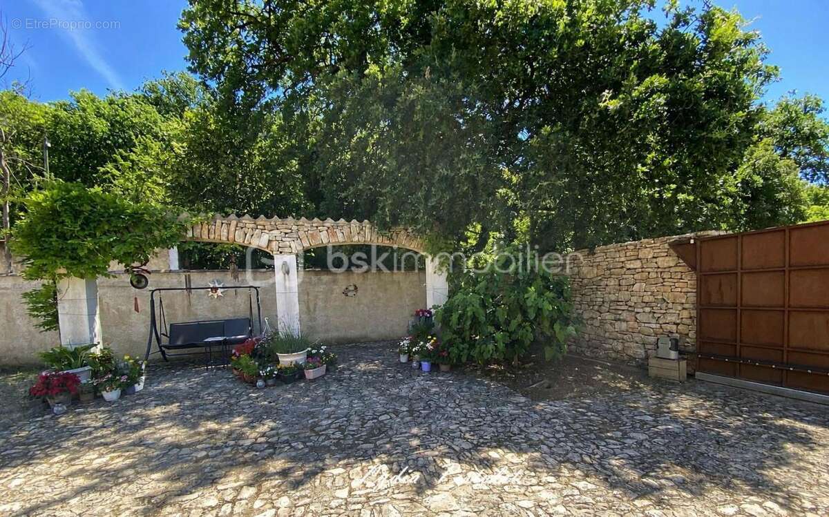 NOUVEAU - EN EXCLUSIVITÉ À Apt en Luberon (84400) - Une maison récente au charme authentique de la Provence - photo 3