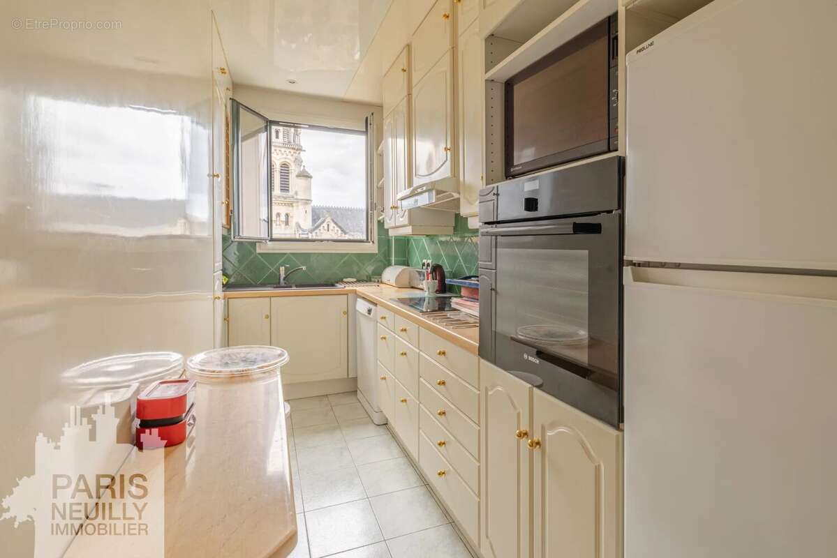 Appartement à NEUILLY-SUR-SEINE