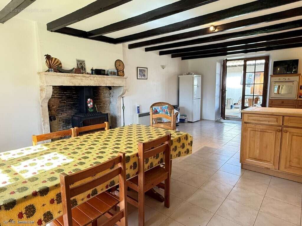 Maison à CHAMPAGNE-MOUTON