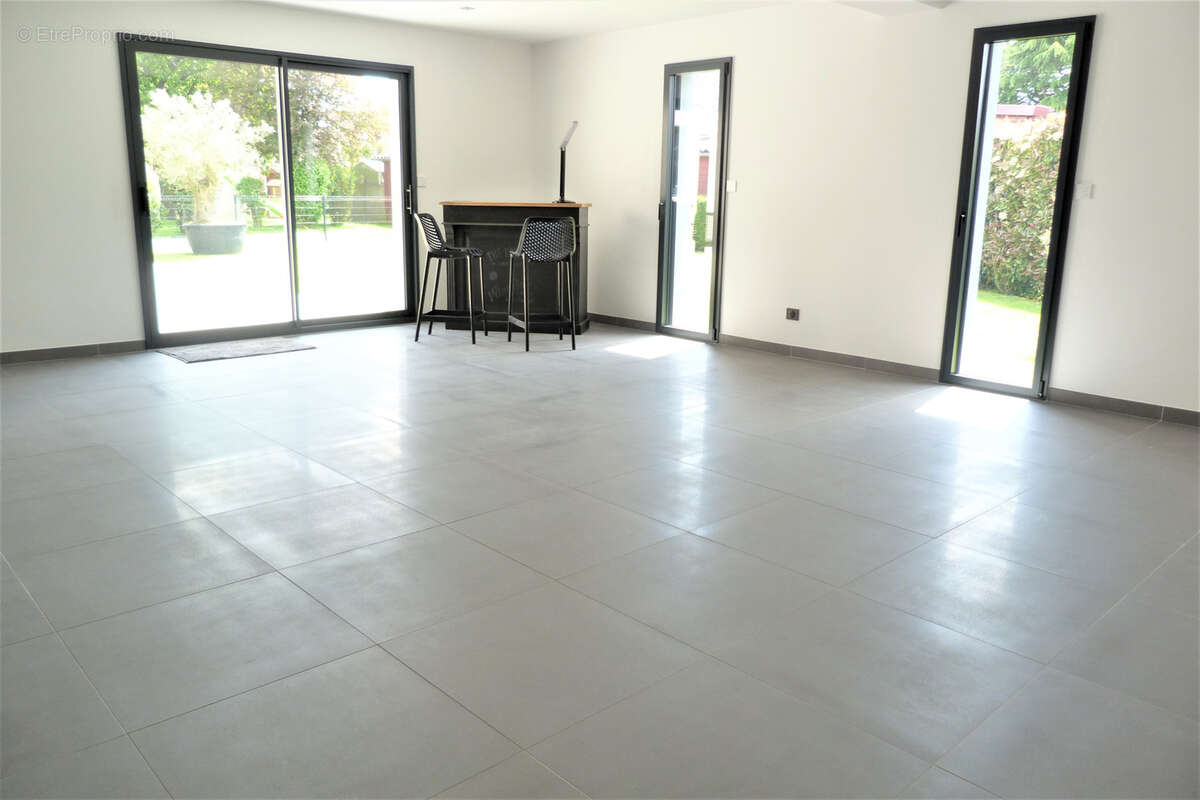 Maison à SAINT-PIERRE-DE-VARENGEVILLE