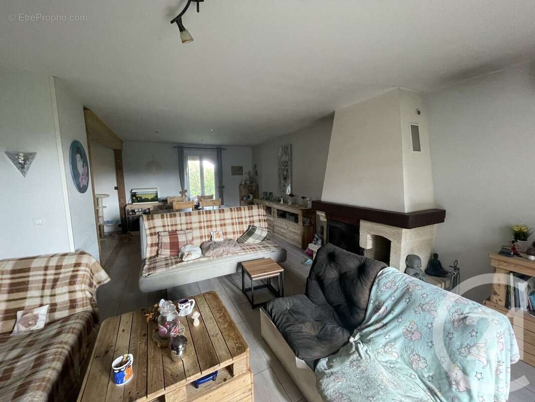 Maison à LES EGLISOTTES-ET-CHALAURES