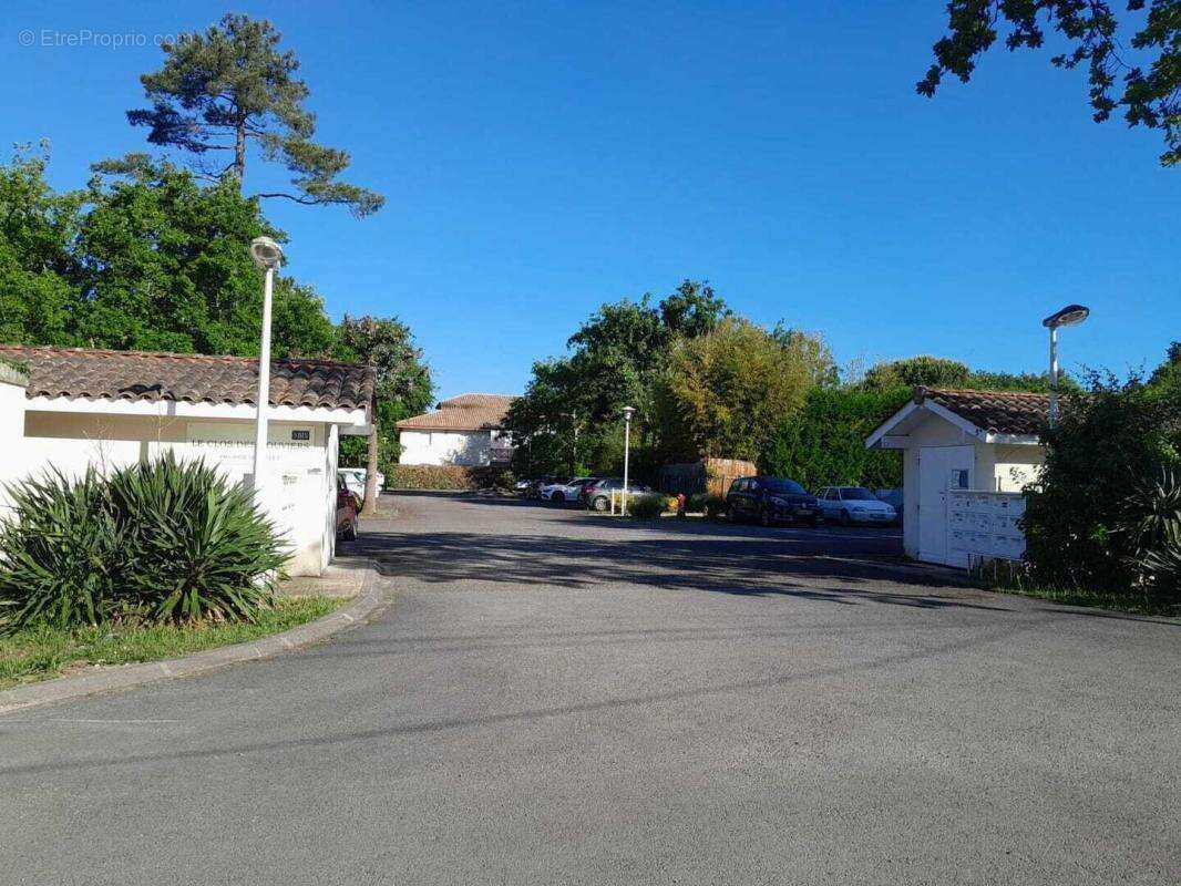 Plusieurs places de parking - photo 5
