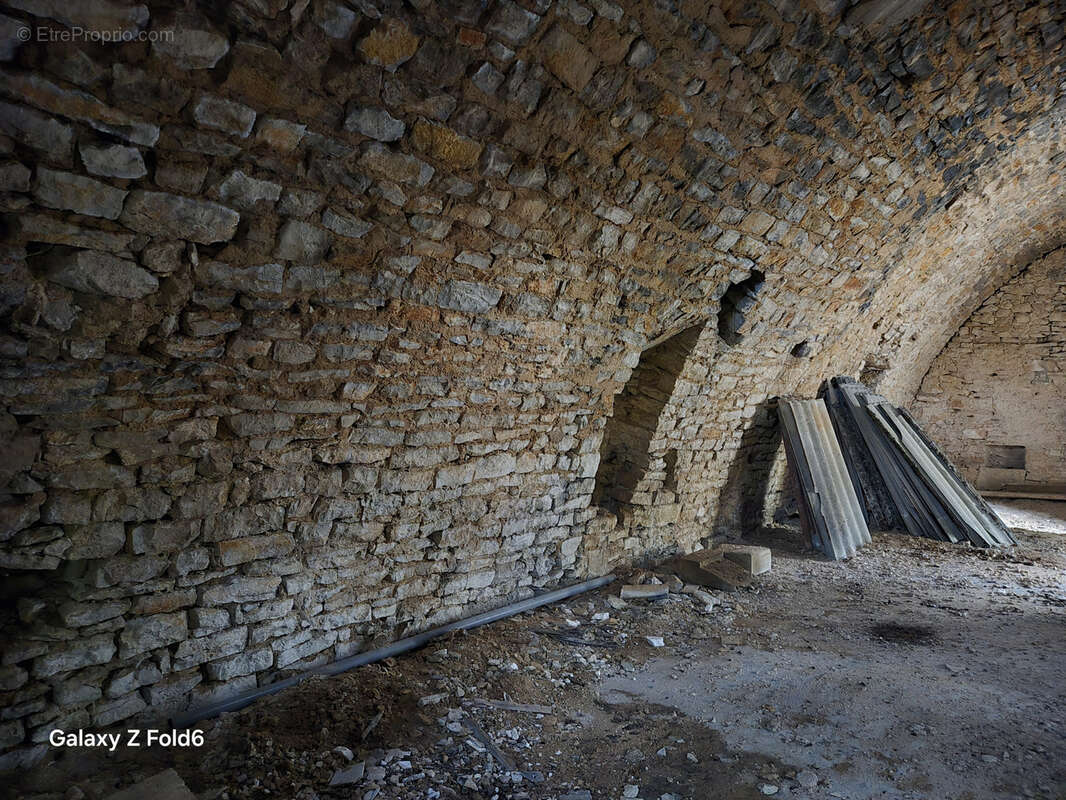 A vendre La Cavalerie - Belle grange à réhabiliter - photo 11