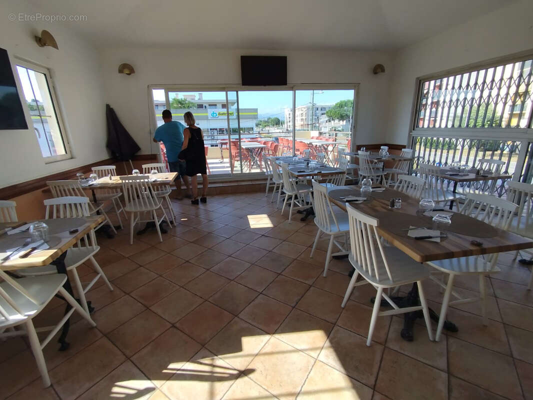 A vendre 349 000 euros une grande Brasserie, Tabac, PMU, FDJ, restaurant située dans un quartier en expansion - photo 2