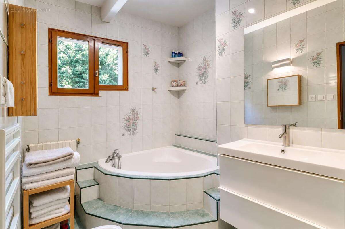 Maison familiale de 170 m² avec piscine à Primarette - photo 20