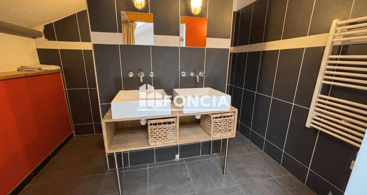 Appartement à MARSEILLE-3E