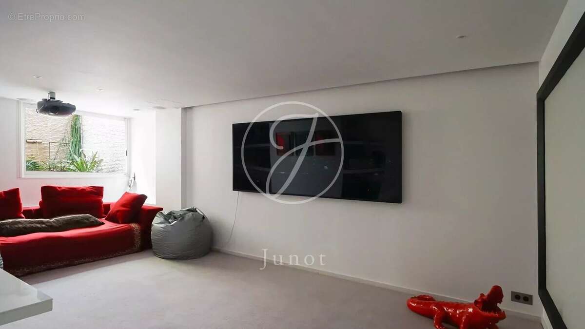 Maison à NEUILLY-SUR-SEINE