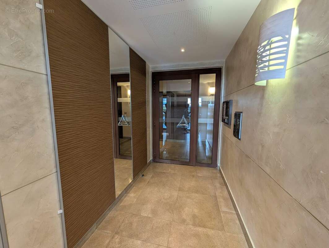 Appartement à LES CLAYES-SOUS-BOIS