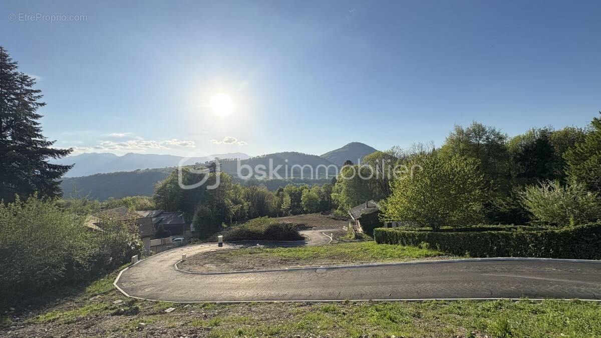 Terrain à SAINT-MARTIN-D'URIAGE