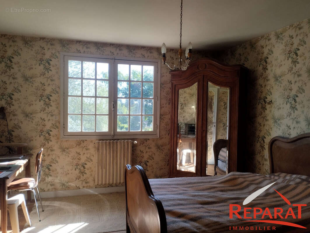 Maison à SAINT-CYR-LA-ROCHE