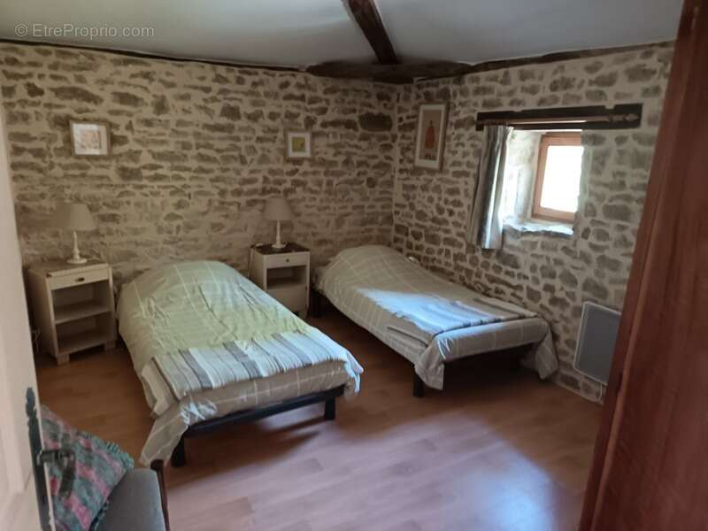 Maison à SAINT-HILAIRE-DES-LOGES