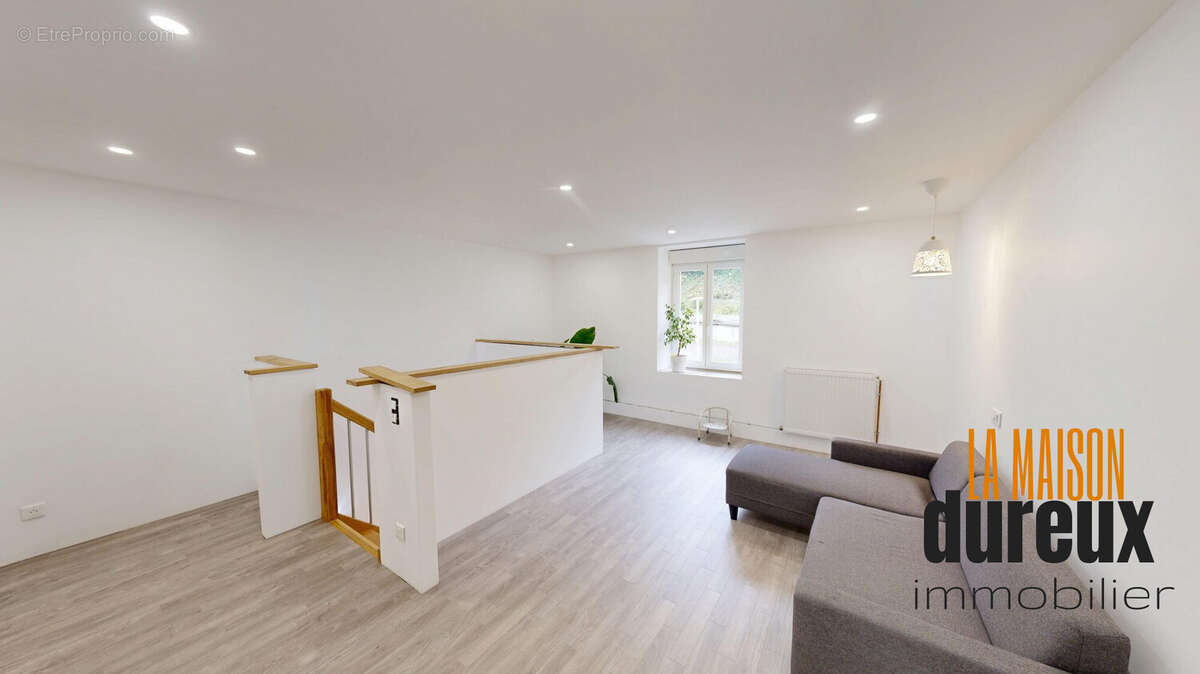 Maison à VELLEXON-QUEUTREY-ET-VAUDEY