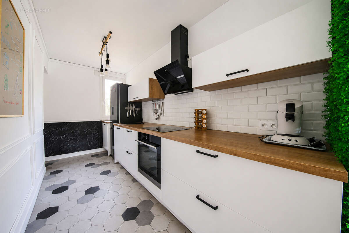 Sud de bastia - t4 - 68m² - parking - cave - photo 2