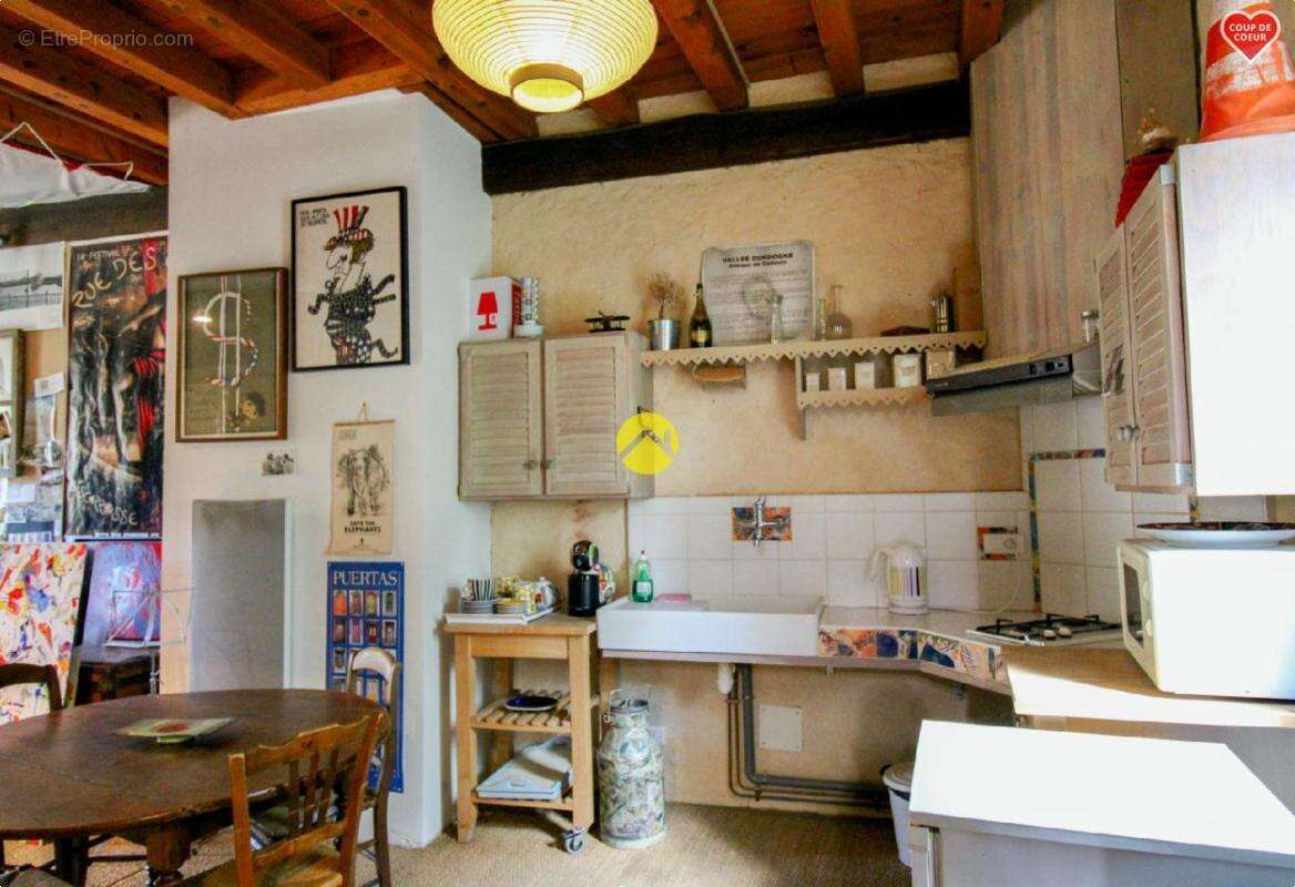 Commerce à LE BUISSON-DE-CADOUIN