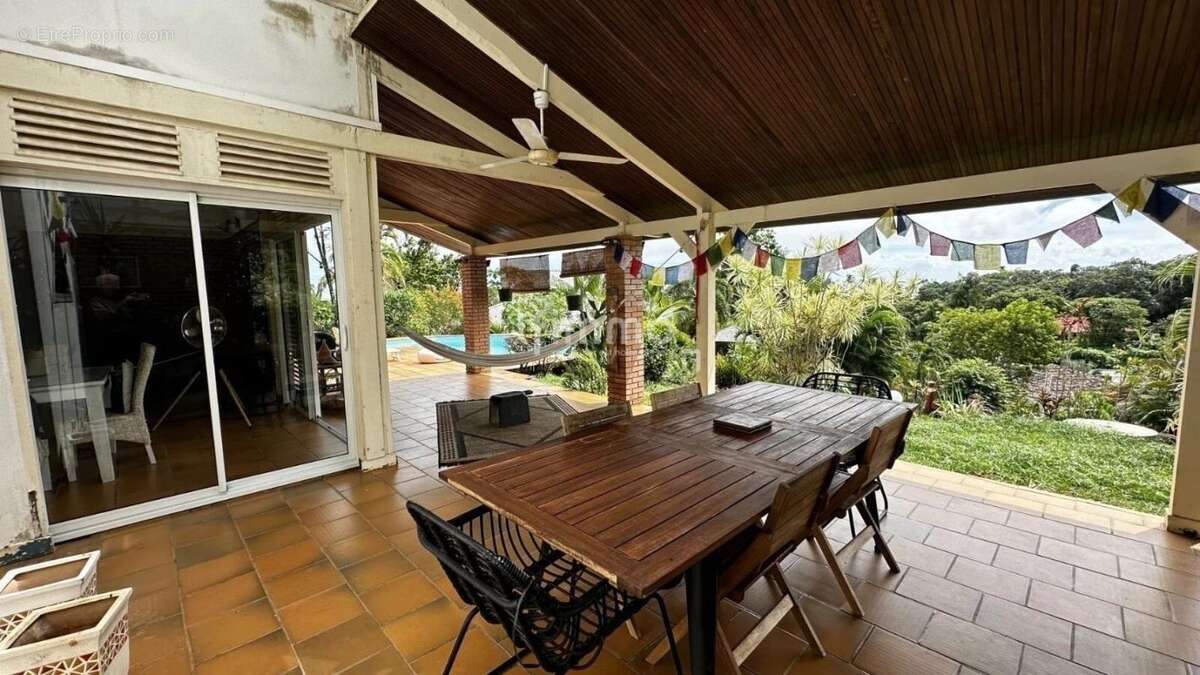 Maison à REMIRE-MONTJOLY