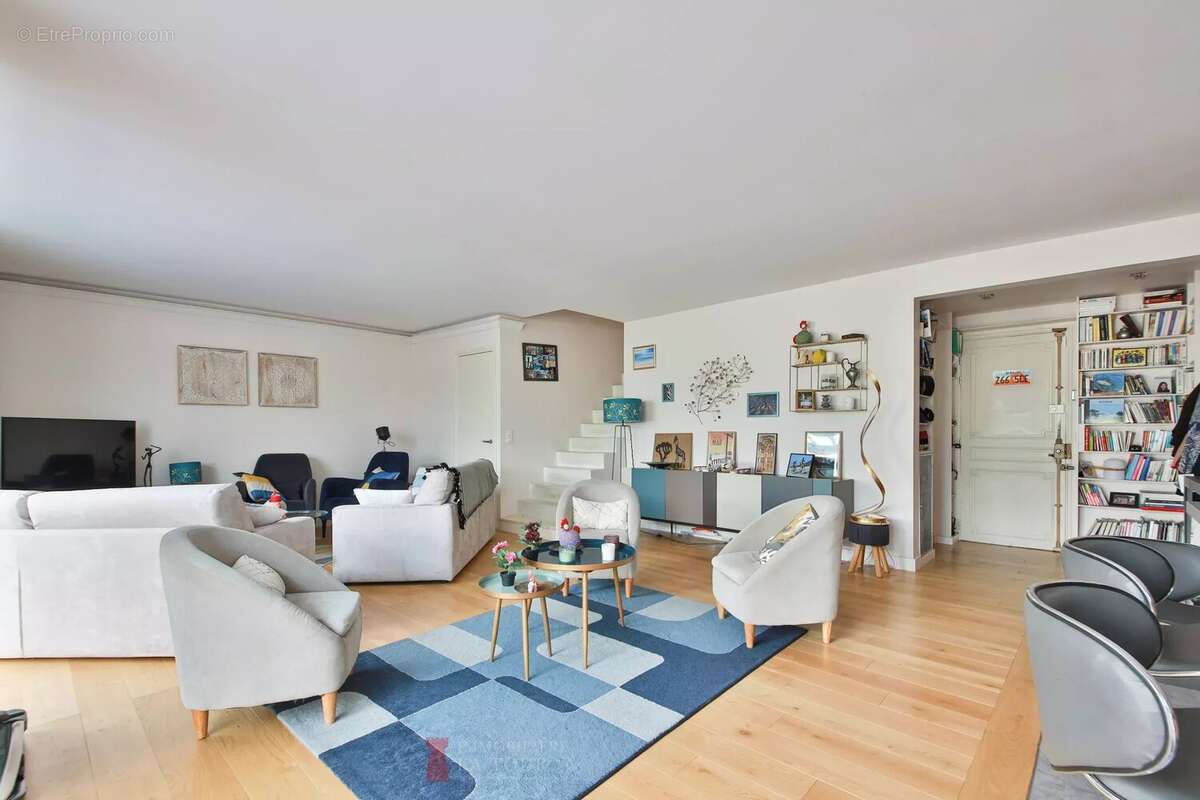 Appartement à PARIS-16E