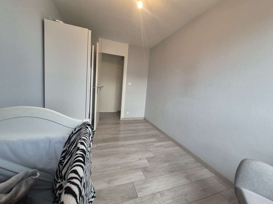 Chambre 2 - Appartement à GRENOBLE