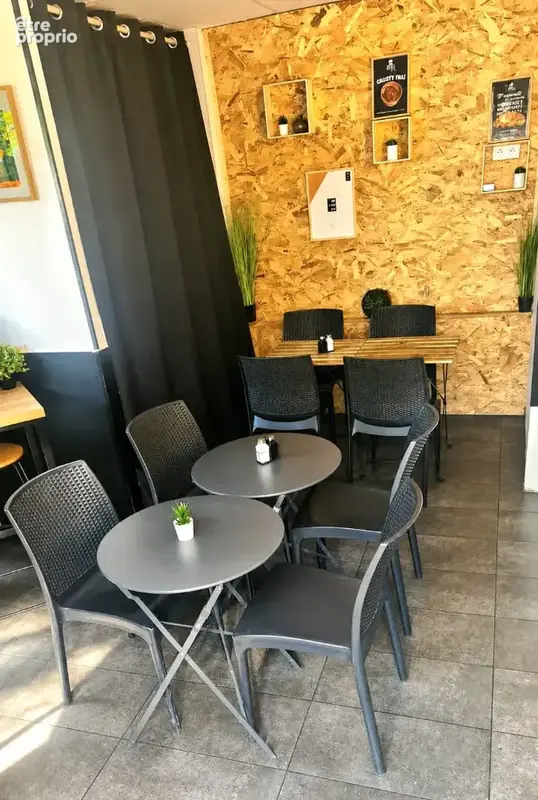 Fonds de commerce de 35m² - Cente village de Luynes - photo 2