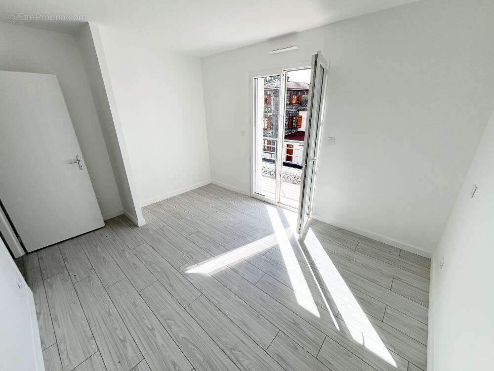 Maison à SAINT-BEAUZIRE