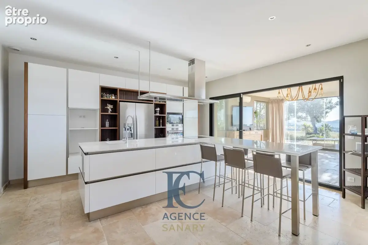 Propriété de 300 m2 avec magnifique vue mer - photo 6