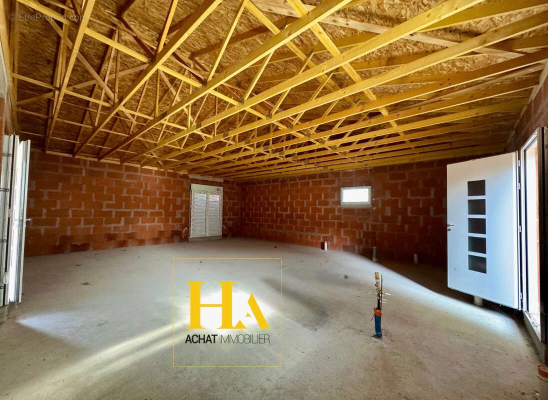 Maison à MONTELIMAR