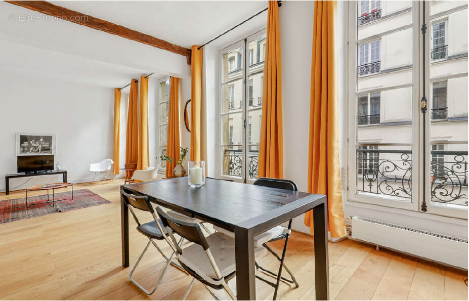 Appartement à PARIS-1E