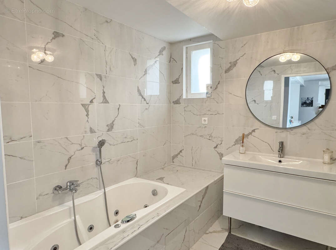 Appartement à GREZIEU-LA-VARENNE