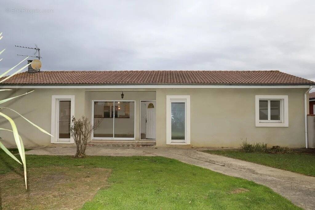 Maison à LA TOUR-DU-CRIEU