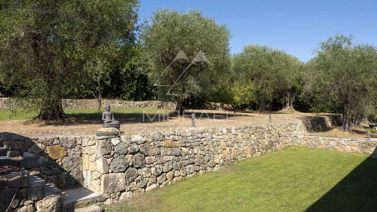 Villa avec piscine à Grasse, à 5 minutes d'Opio – 340 m² – Terrain de 5 000 m² - photo 12