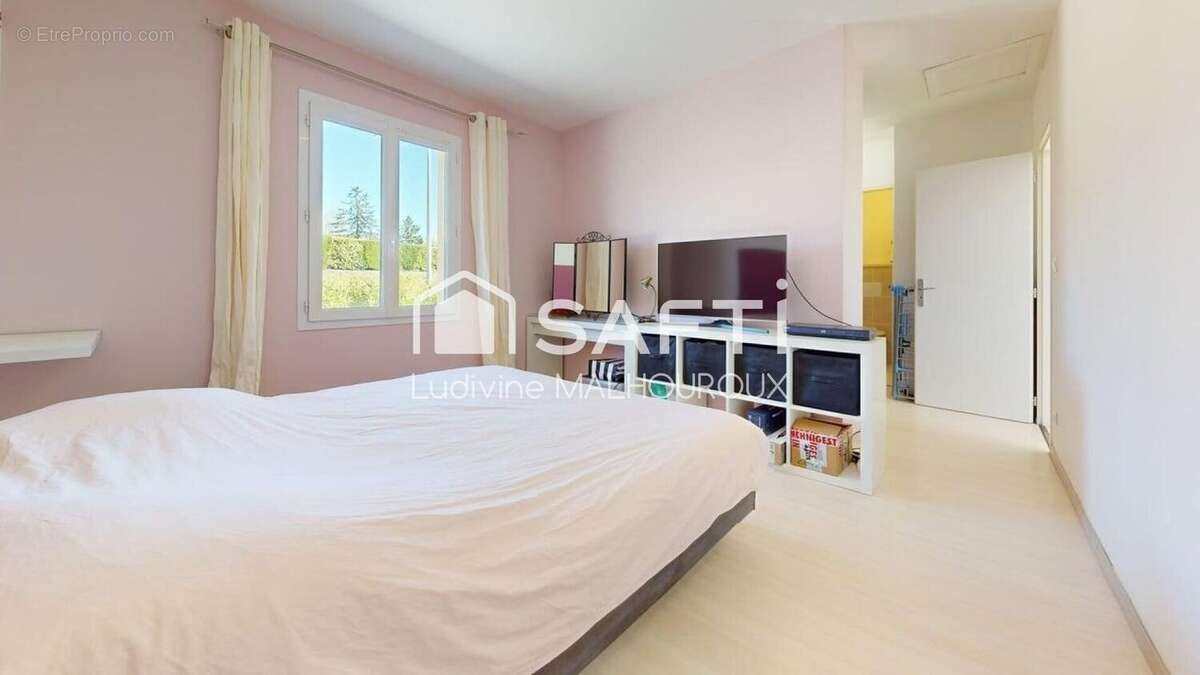 Photo 9 - Maison à VILLEBOIS-LAVALETTE