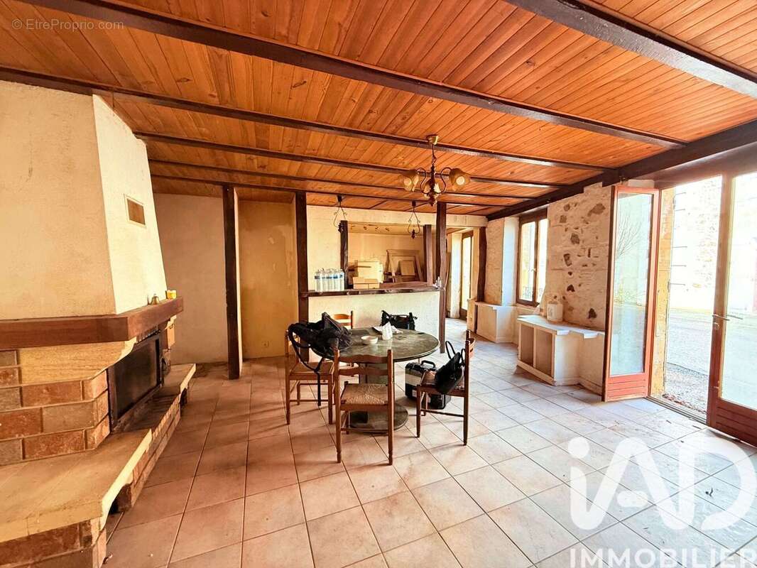Photo 2 - Maison à AVAILLES-LIMOUZINE