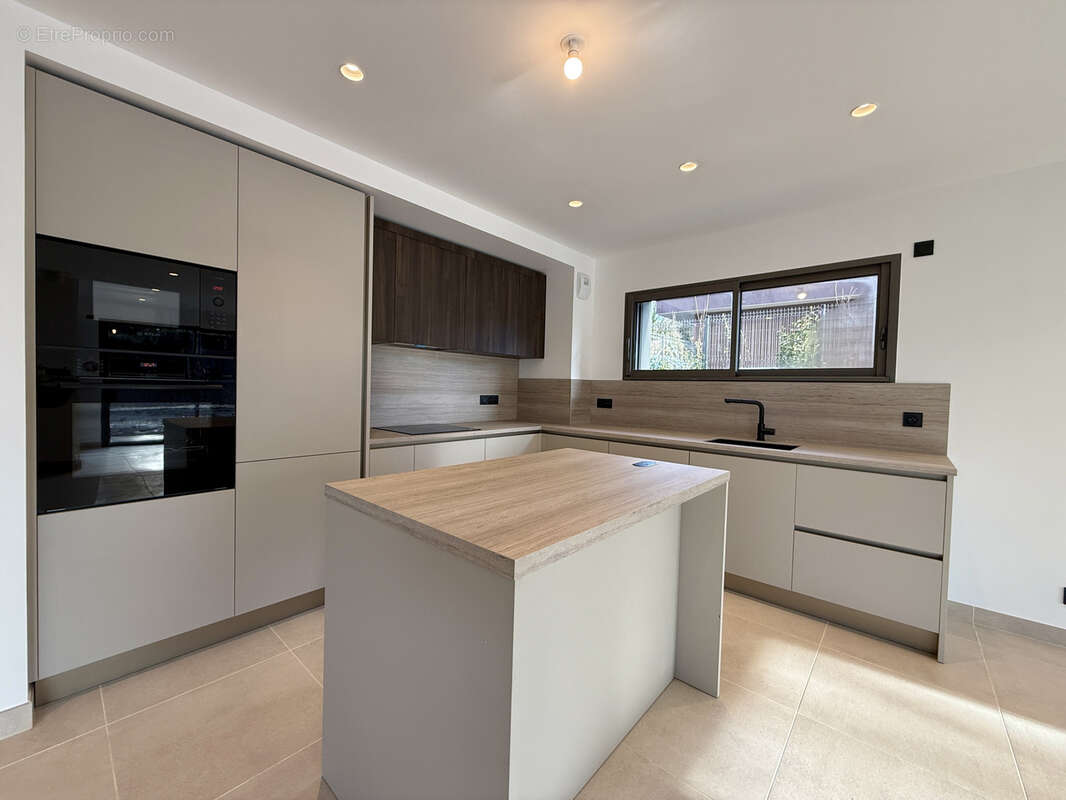 Maison à CRUSEILLES